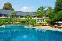Swimming Pool at the Sunshine Garden Resort, Pattaya Swimming Pool at the Sunshine Garden Resort, Pattaya